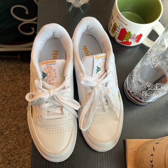 Men’s Reeboks - Picture 2 of 3